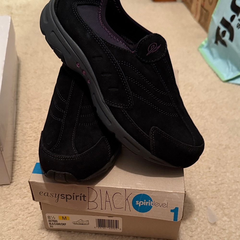 BRAND NEW Easy Spirit Women's Black Slip-On Sneakers